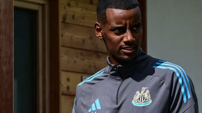 0_Newcastle-United-Arrive-in-Austria-for-Pre-Season-Tour (1)
